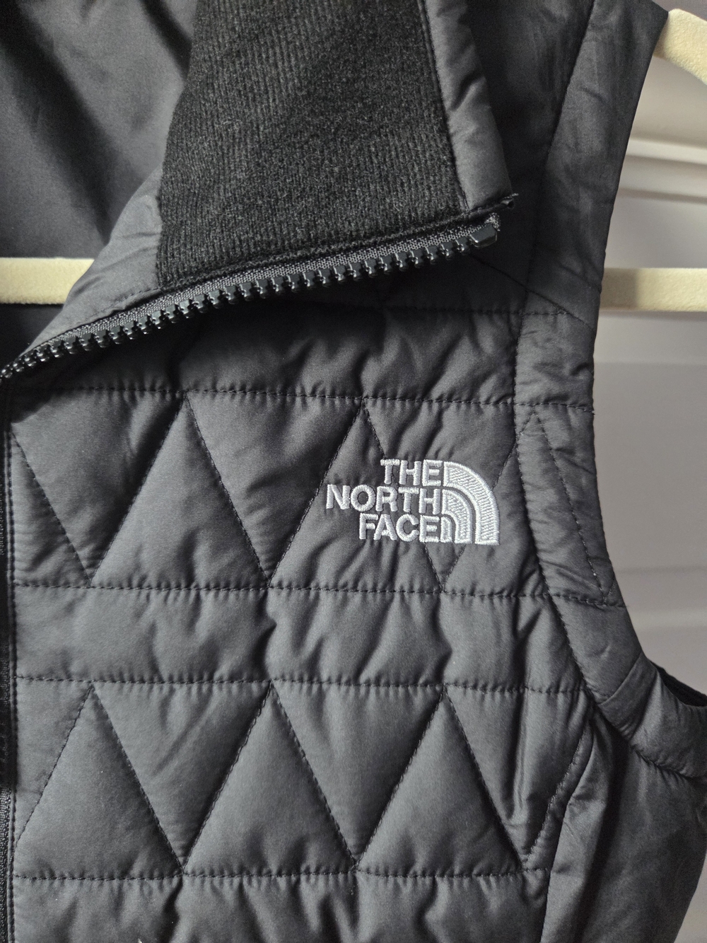 The North Face Black Quilted Insulated Vest Size XS - Picture 3 of 7